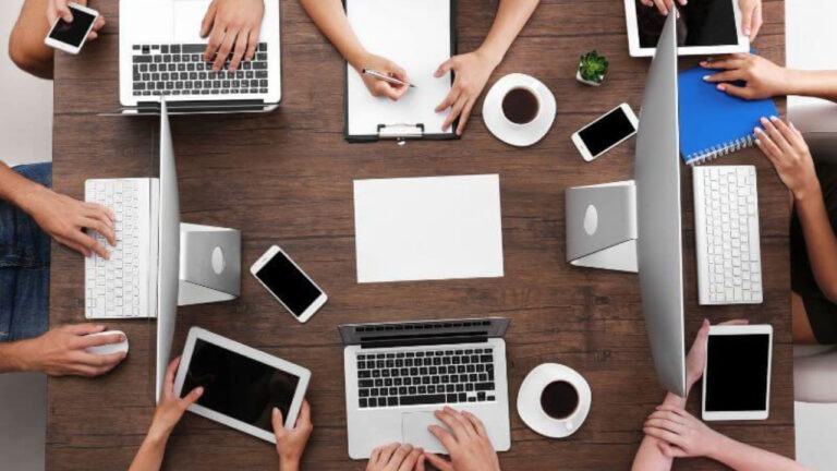 Top Tech Gadgets for Men: A Peek into Cutting-Edge Technology