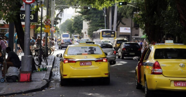 Descubra estrategias prácticas y sencillas para reducir los costos de transporte y mantener más dinero en su bolsillo.